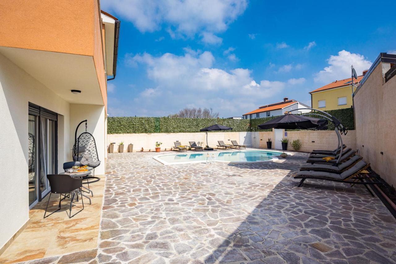 Villa Nur Пула Екстер'єр фото